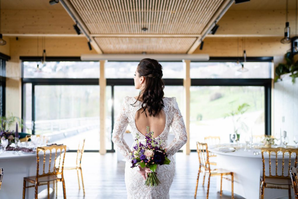 Déber Gábor Esküvő fotós menyasszony vőlegény ruha gyűrű dekor golf lavard torta sütemény ékszer díszítés páros fotózás 